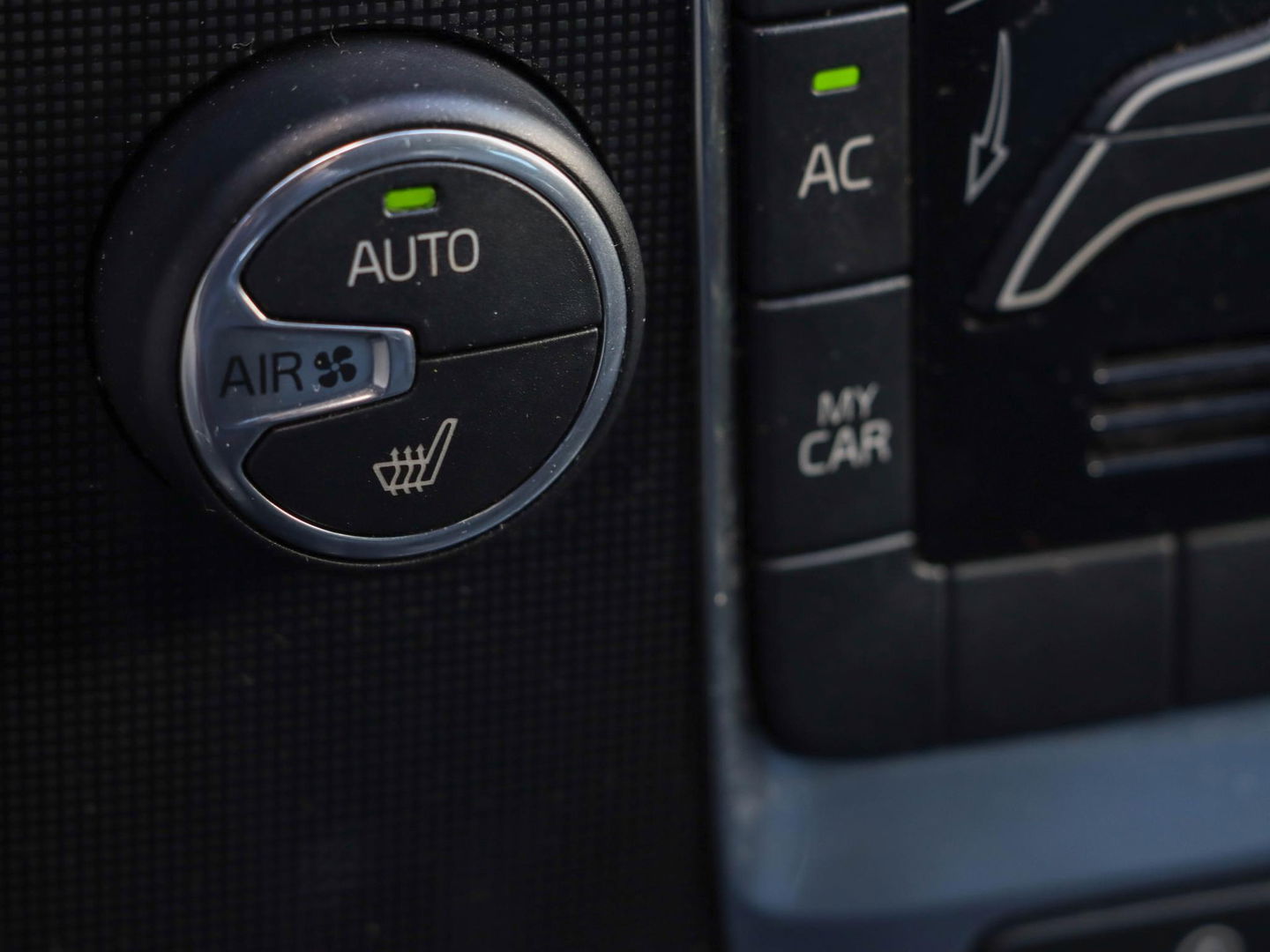 Volvo V40 Cross Country 2.0 T3 Nordic+ 152PK Leder Pano Trekhaak