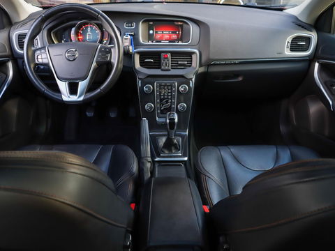 Volvo V40 Cross Country 2.0 T3 Nordic+ 152PK Leder Pano Trekhaak