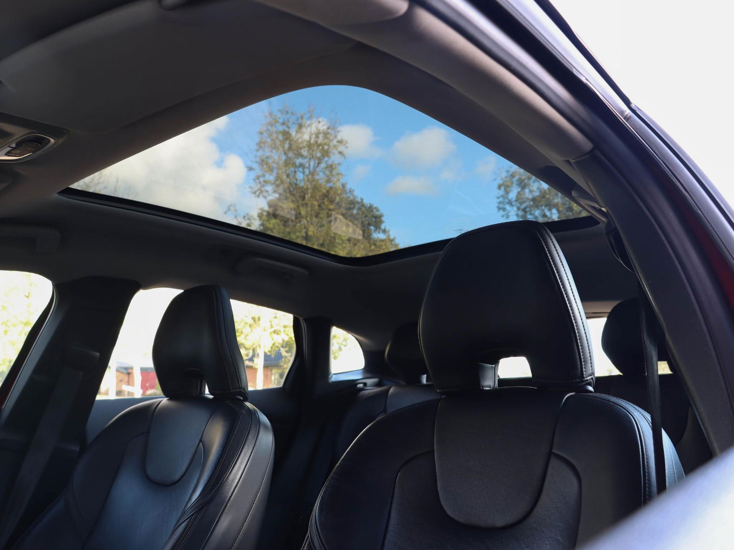 Volvo V40 Cross Country 2.0 T3 Nordic+ 152PK Leder Pano Trekhaak