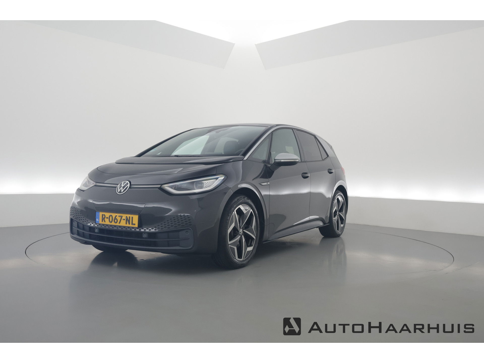 Volkswagen ID.3 First 58 kWh | IQ Light | ACC | Keyless | Stoel- Stuurverw. | 19'' | Trekhaak