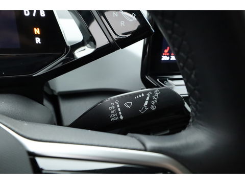 Volkswagen ID.3 First 58 kWh | IQ Light | ACC | Keyless | Stoel- Stuurverw. | 19'' | Trekhaak