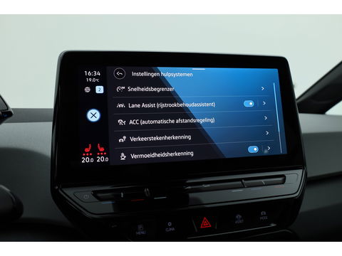 Volkswagen ID.3 First 58 kWh | IQ Light | ACC | Keyless | Stoel- Stuurverw. | 19'' | Trekhaak