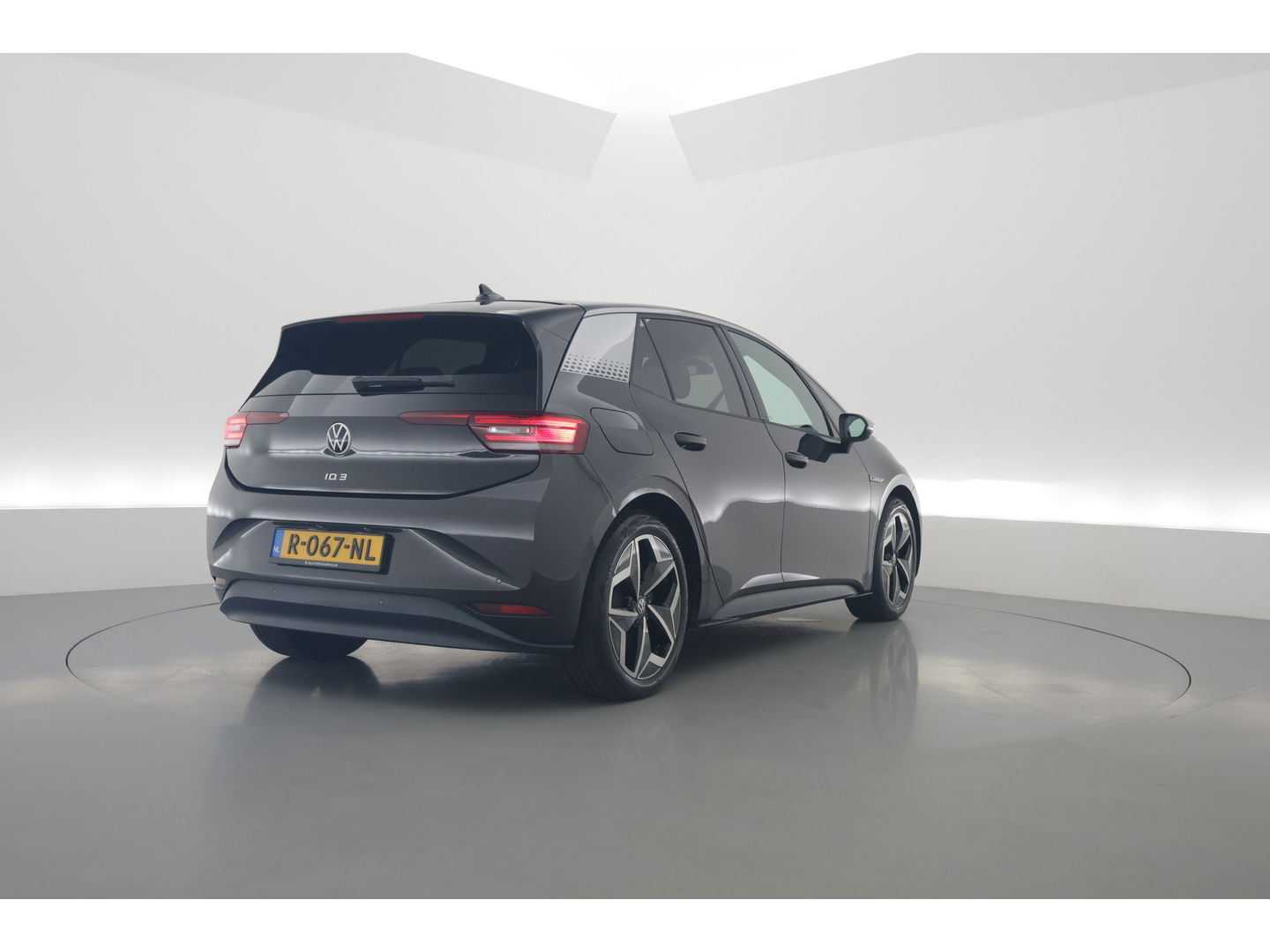 Volkswagen ID.3 First 58 kWh | IQ Light | ACC | Keyless | Stoel- Stuurverw. | 19'' | Trekhaak