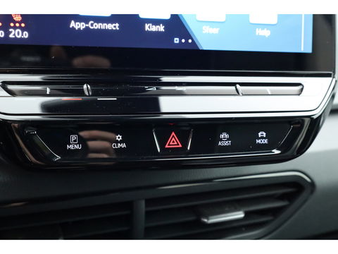 Volkswagen ID.3 First 58 kWh | IQ Light | ACC | Keyless | Stoel- Stuurverw. | 19'' | Trekhaak