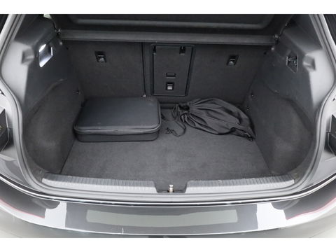 Volkswagen ID.3 First 58 kWh | IQ Light | ACC | Keyless | Stoel- Stuurverw. | 19'' | Trekhaak