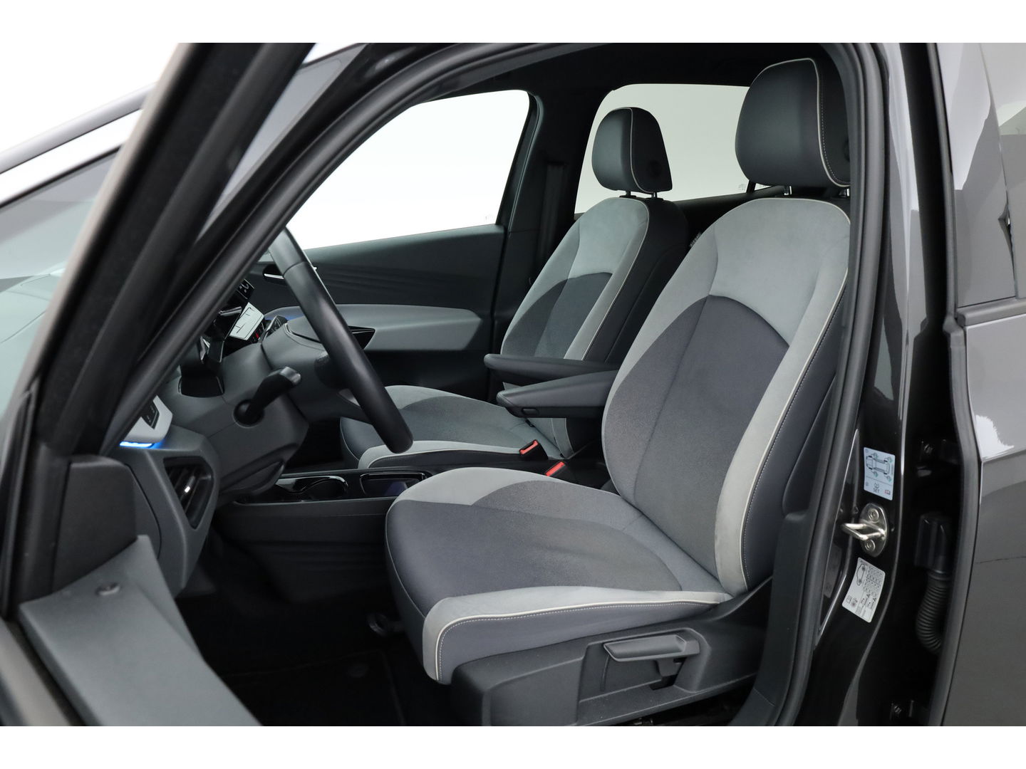 Volkswagen ID.3 First 58 kWh | IQ Light | ACC | Keyless | Stoel- Stuurverw. | 19'' | Trekhaak