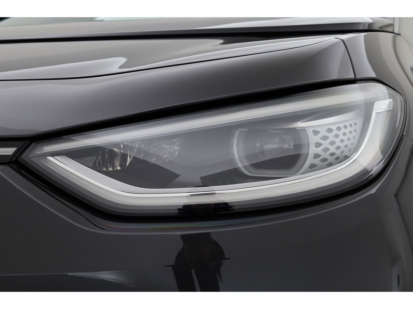 Volkswagen ID.3 First 58 kWh | IQ Light | ACC | Keyless | Stoel- Stuurverw. | 19'' | Trekhaak
