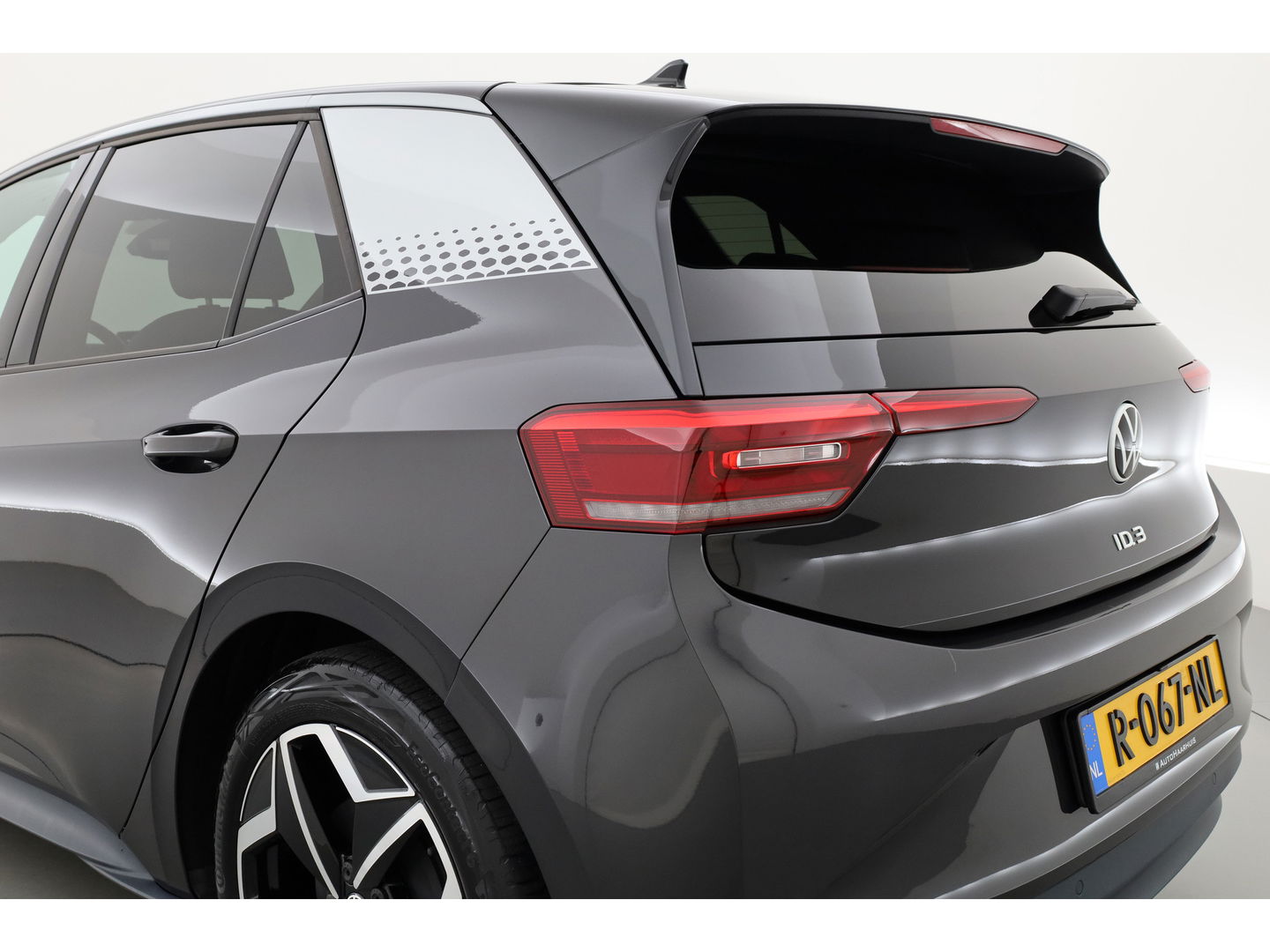 Volkswagen ID.3 First 58 kWh | IQ Light | ACC | Keyless | Stoel- Stuurverw. | 19'' | Trekhaak