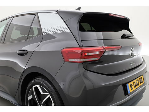 Volkswagen ID.3 First 58 kWh | IQ Light | ACC | Keyless | Stoel- Stuurverw. | 19'' | Trekhaak