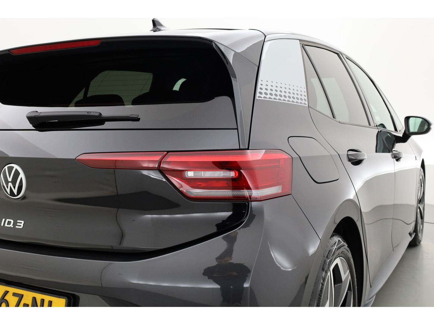 Volkswagen ID.3 First 58 kWh | IQ Light | ACC | Keyless | Stoel- Stuurverw. | 19'' | Trekhaak