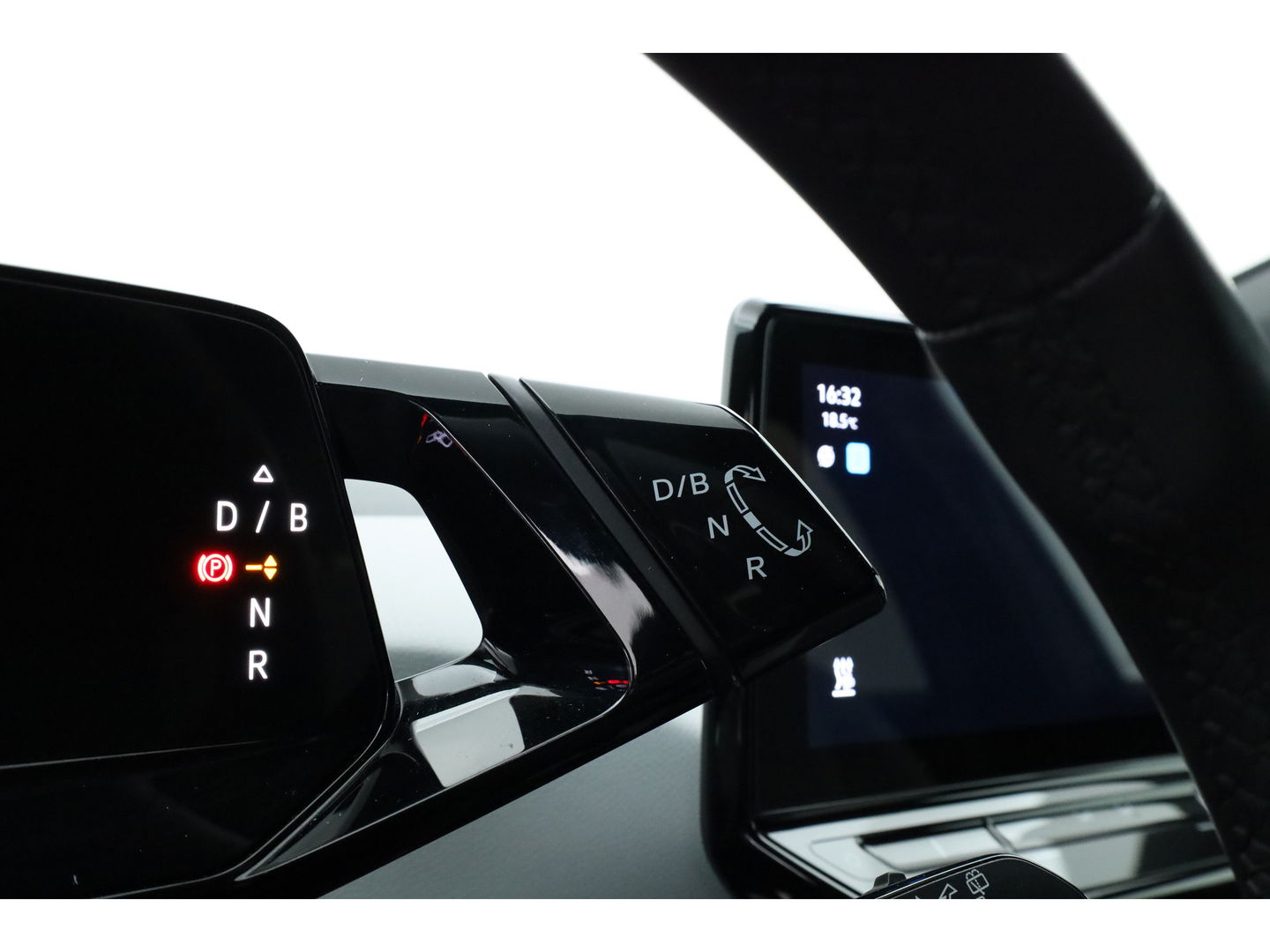 Volkswagen ID.3 First 58 kWh | IQ Light | ACC | Keyless | Stoel- Stuurverw. | 19'' | Trekhaak