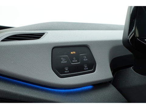 Volkswagen ID.3 First 58 kWh | IQ Light | ACC | Keyless | Stoel- Stuurverw. | 19'' | Trekhaak