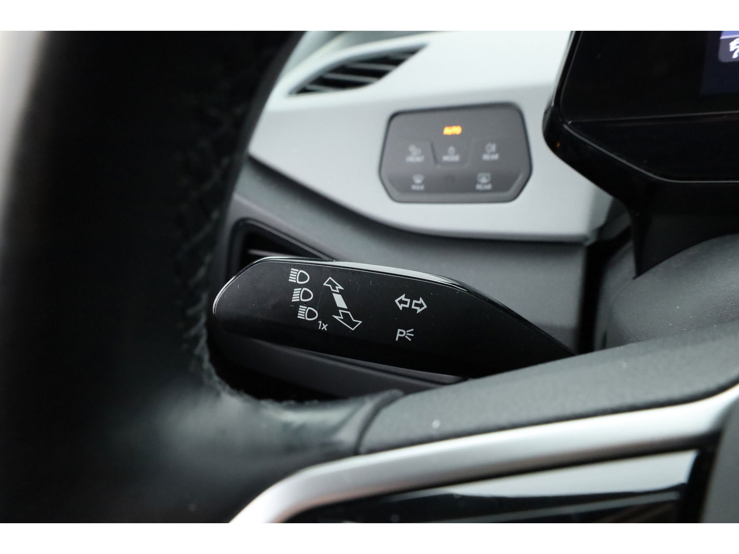 Volkswagen ID.3 First 58 kWh | IQ Light | ACC | Keyless | Stoel- Stuurverw. | 19'' | Trekhaak