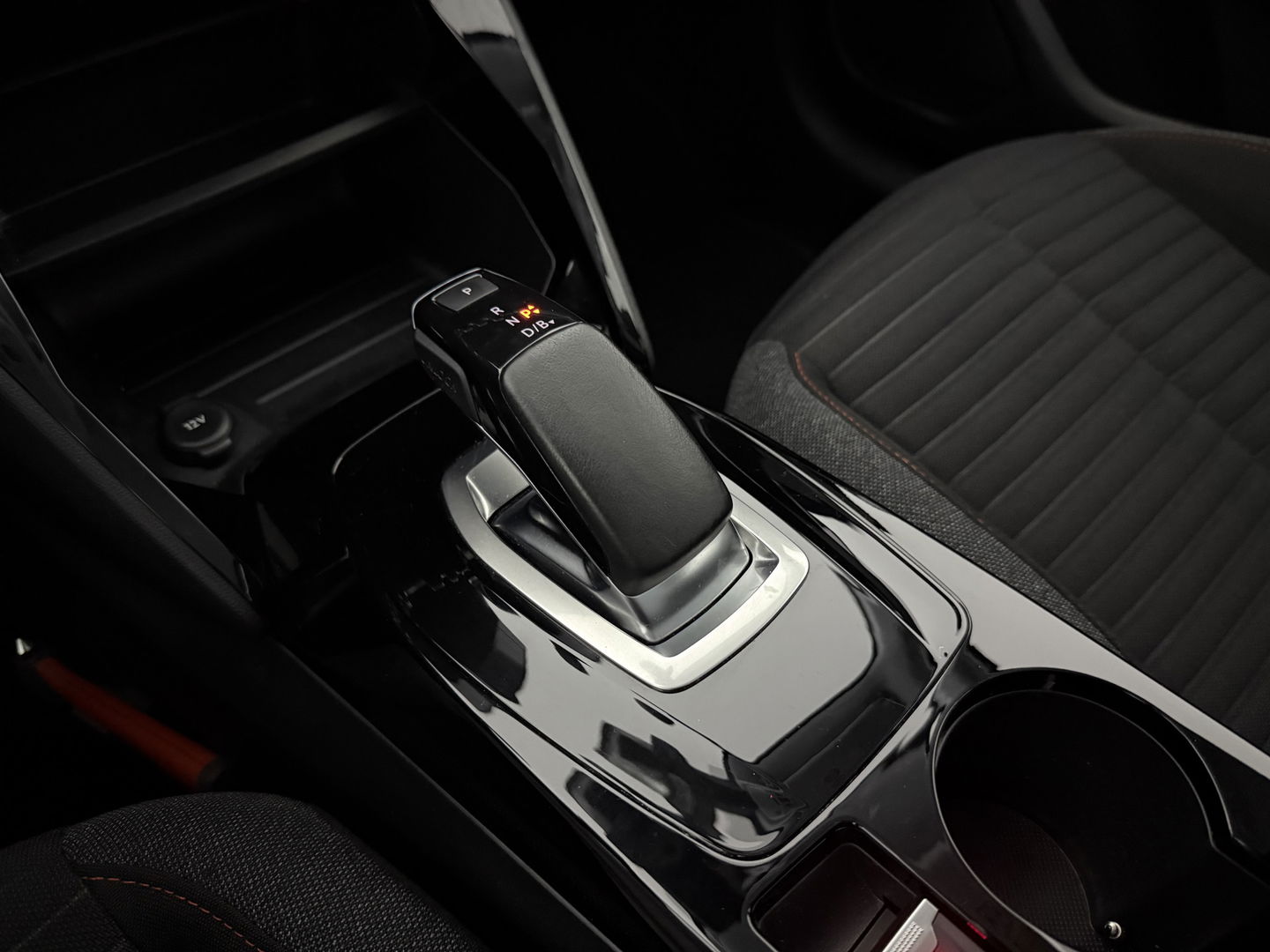 Peugeot 208 EV Active 50 kWh 136PK | Carplay | Parkeersens. | Cruise | Navigatie | LED | NAP