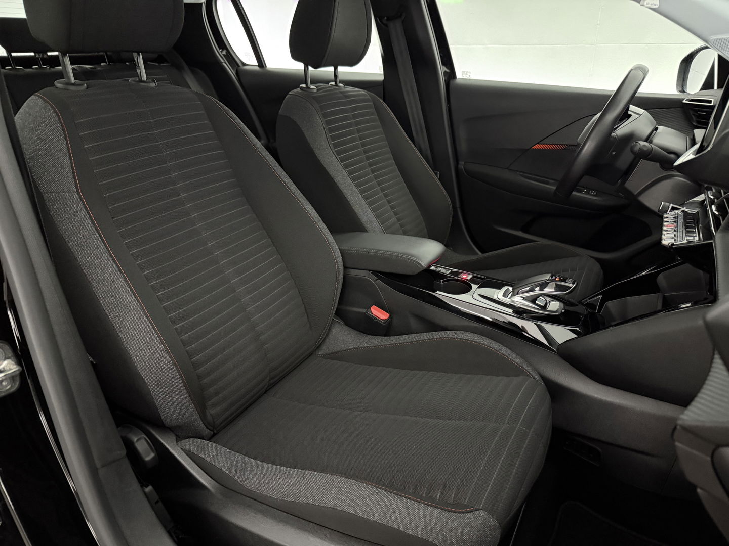 Peugeot 208 EV Active 50 kWh 136PK | Carplay | Parkeersens. | Cruise | Navigatie | LED | NAP