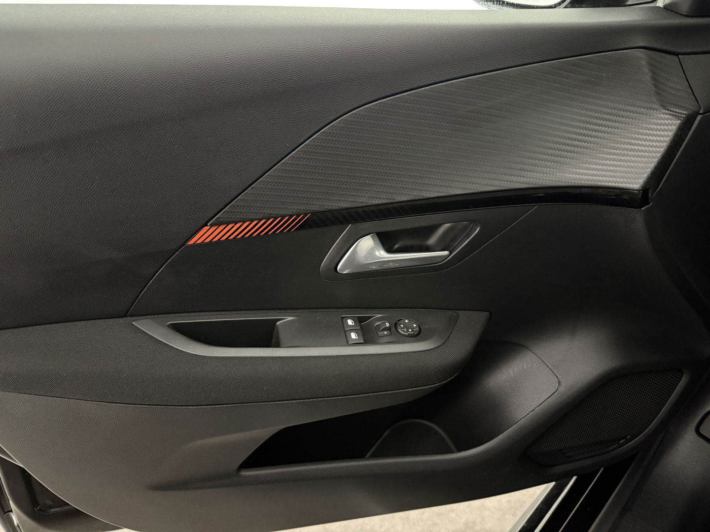 Peugeot 208 EV Active 50 kWh 136PK | Carplay | Parkeersens. | Cruise | Navigatie | LED | NAP