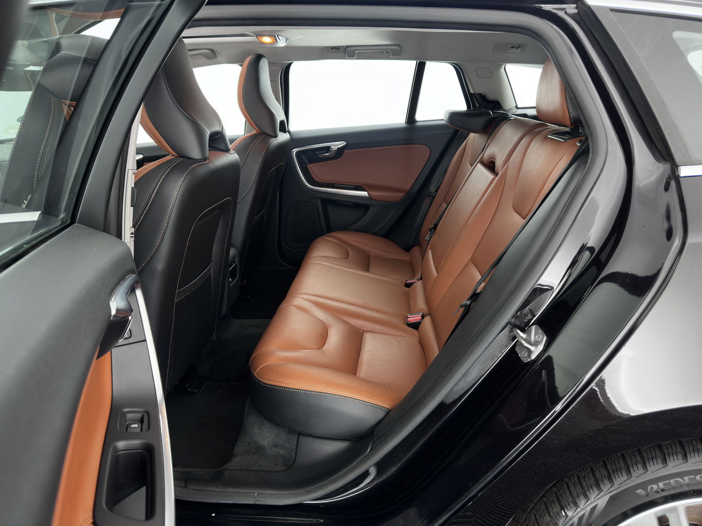 Volvo V60 2.4 D6 Twin Engine AWD Special Edition Plug-In Aut. *PANO | LUXURY-LEATHER | XENON | MEMORY-PACK | HEATED-COMFORTSEATS | NAVI-FULLMAP | CAMERA | ECC | PDC | CRUISE | TOWBAR | 17''ALU*