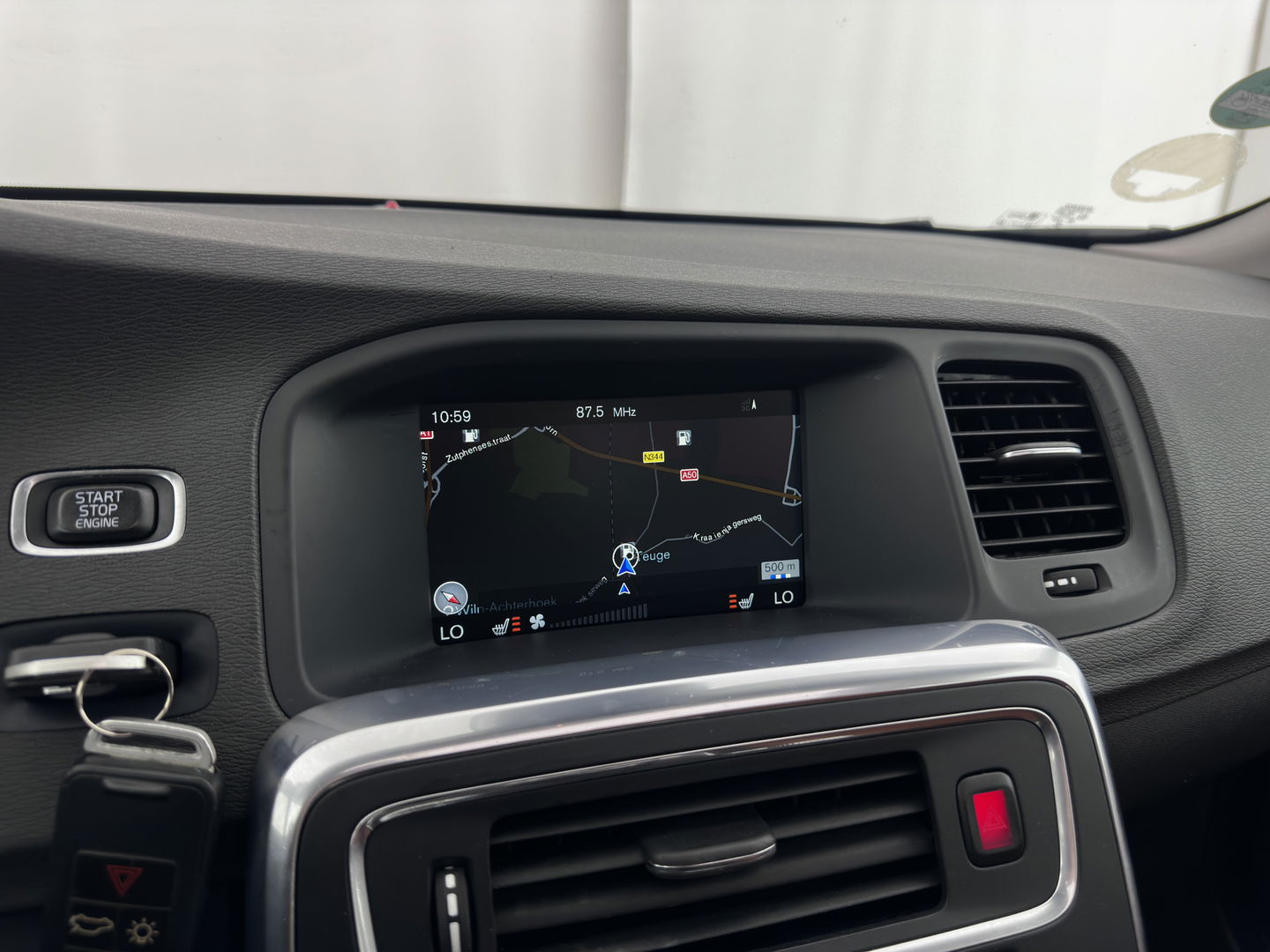 Volvo V60 2.4 D6 Twin Engine AWD Special Edition Plug-In Aut. *PANO | LUXURY-LEATHER | XENON | MEMORY-PACK | HEATED-COMFORTSEATS | NAVI-FULLMAP | CAMERA | ECC | PDC | CRUISE | TOWBAR | 17''ALU*