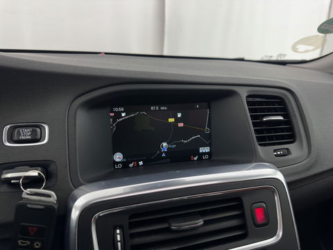 Volvo V60 2.4 D6 Twin Engine AWD Special Edition Plug-In Aut. *PANO | LUXURY-LEATHER | XENON | MEMORY-PACK | HEATED-COMFORTSEATS | NAVI-FULLMAP | CAMERA | ECC | PDC | CRUISE | TOWBAR | 17''ALU*