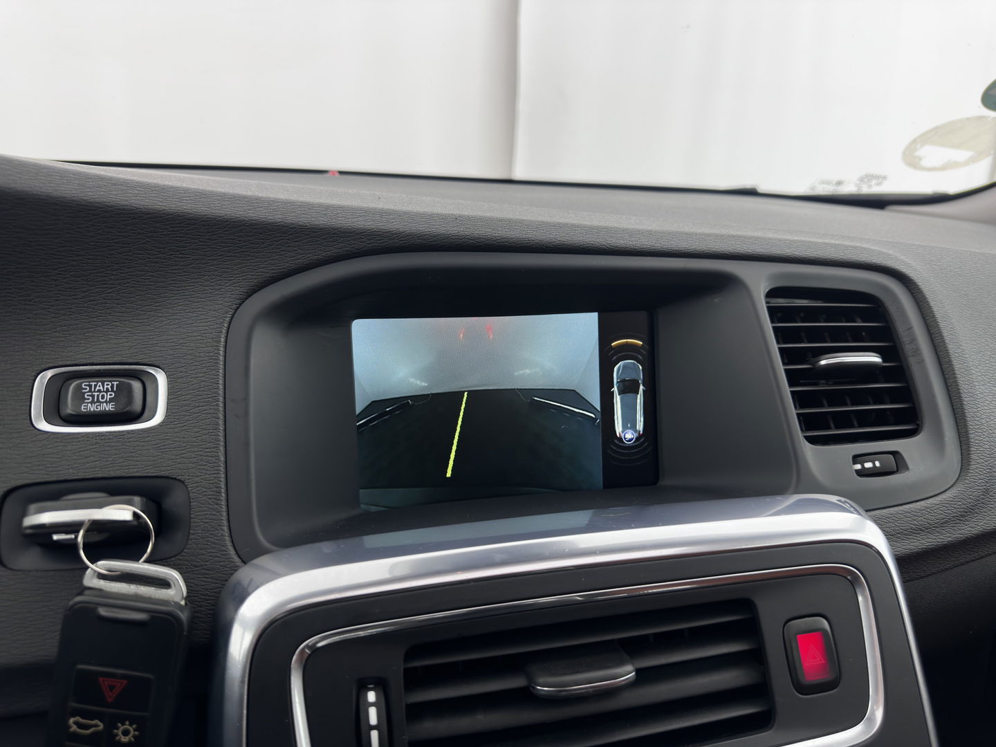 Volvo V60 2.4 D6 Twin Engine AWD Special Edition Plug-In Aut. *PANO | LUXURY-LEATHER | XENON | MEMORY-PACK | HEATED-COMFORTSEATS | NAVI-FULLMAP | CAMERA | ECC | PDC | CRUISE | TOWBAR | 17''ALU*