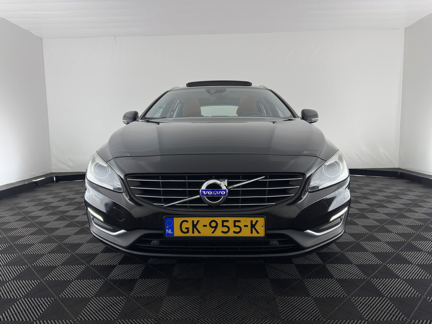 Volvo V60 2.4 D6 Twin Engine AWD Special Edition Plug-In Aut. *PANO | LUXURY-LEATHER | XENON | MEMORY-PACK | HEATED-COMFORTSEATS | NAVI-FULLMAP | CAMERA | ECC | PDC | CRUISE | TOWBAR | 17''ALU*
