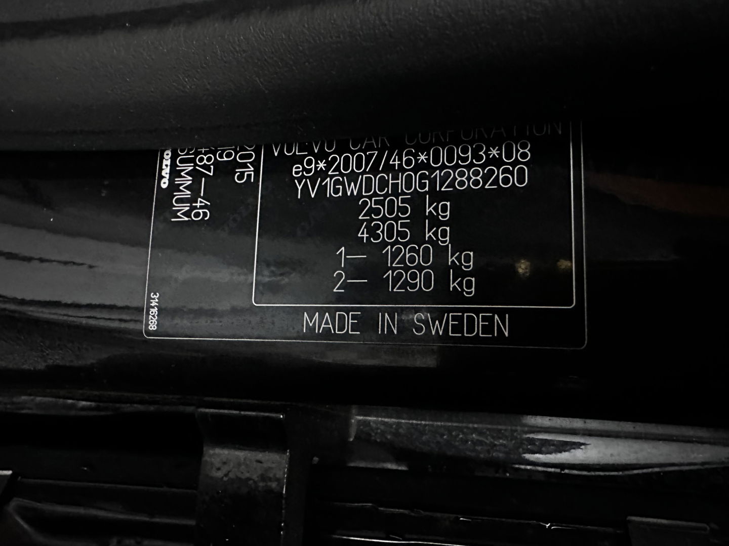 Volvo V60 2.4 D6 Twin Engine AWD Special Edition Plug-In Aut. *PANO | LUXURY-LEATHER | XENON | MEMORY-PACK | HEATED-COMFORTSEATS | NAVI-FULLMAP | CAMERA | ECC | PDC | CRUISE | TOWBAR | 17''ALU*