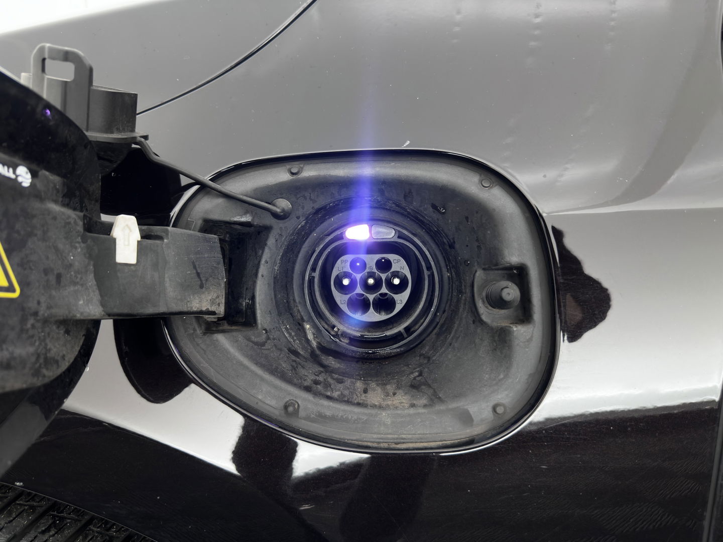 Volvo V60 2.4 D6 Twin Engine AWD Special Edition Plug-In Aut. *PANO | LUXURY-LEATHER | XENON | MEMORY-PACK | HEATED-COMFORTSEATS | NAVI-FULLMAP | CAMERA | ECC | PDC | CRUISE | TOWBAR | 17''ALU*