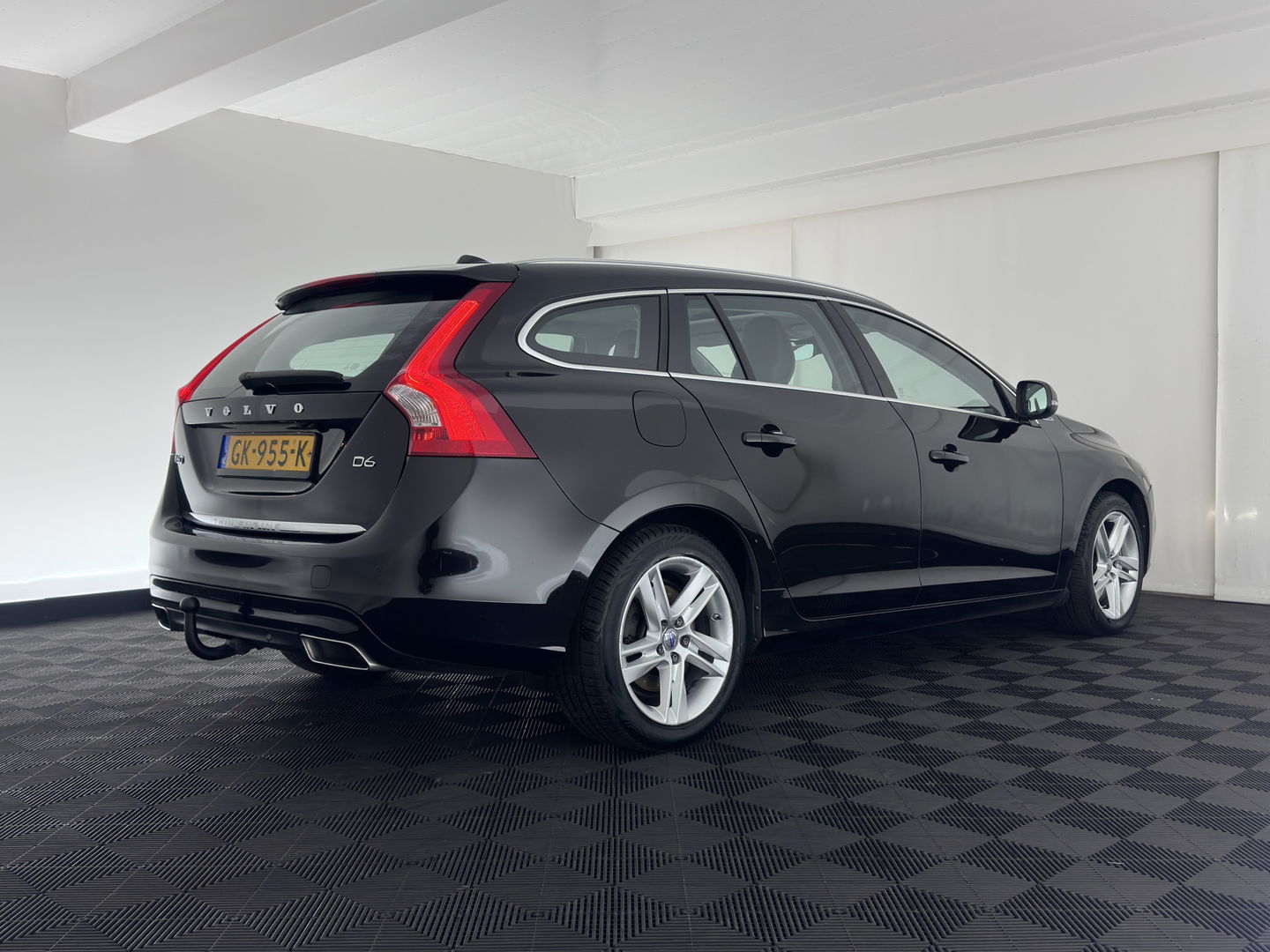 Volvo V60 2.4 D6 Twin Engine AWD Special Edition Plug-In Aut. *PANO | LUXURY-LEATHER | XENON | MEMORY-PACK | HEATED-COMFORTSEATS | NAVI-FULLMAP | CAMERA | ECC | PDC | CRUISE | TOWBAR | 17''ALU*