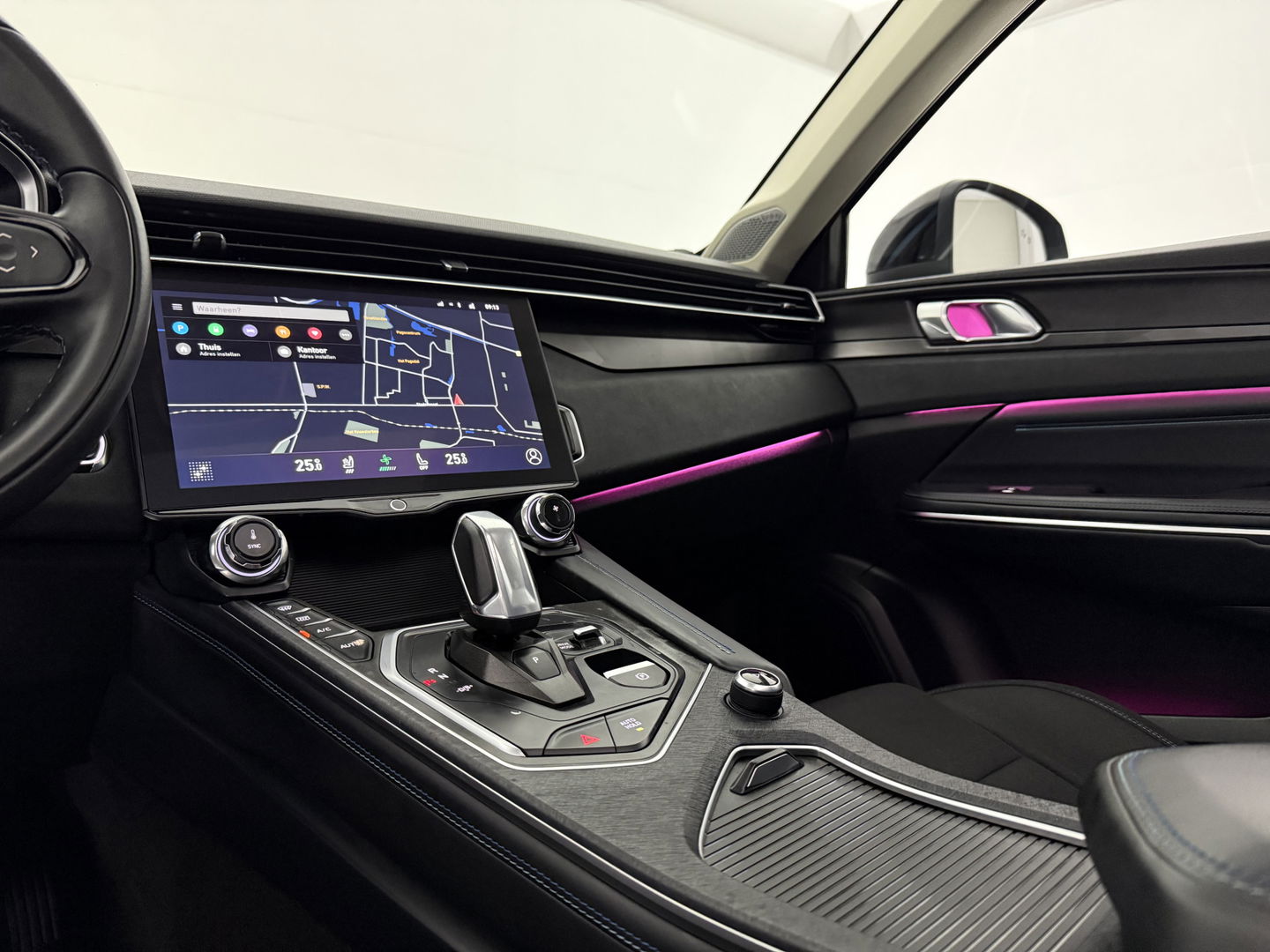 Lynk Co 01 1.5 | Pano | Memory | 360° | Virtual | Sfeerverl. | Keyless | Carplay | Adaptive Cruise