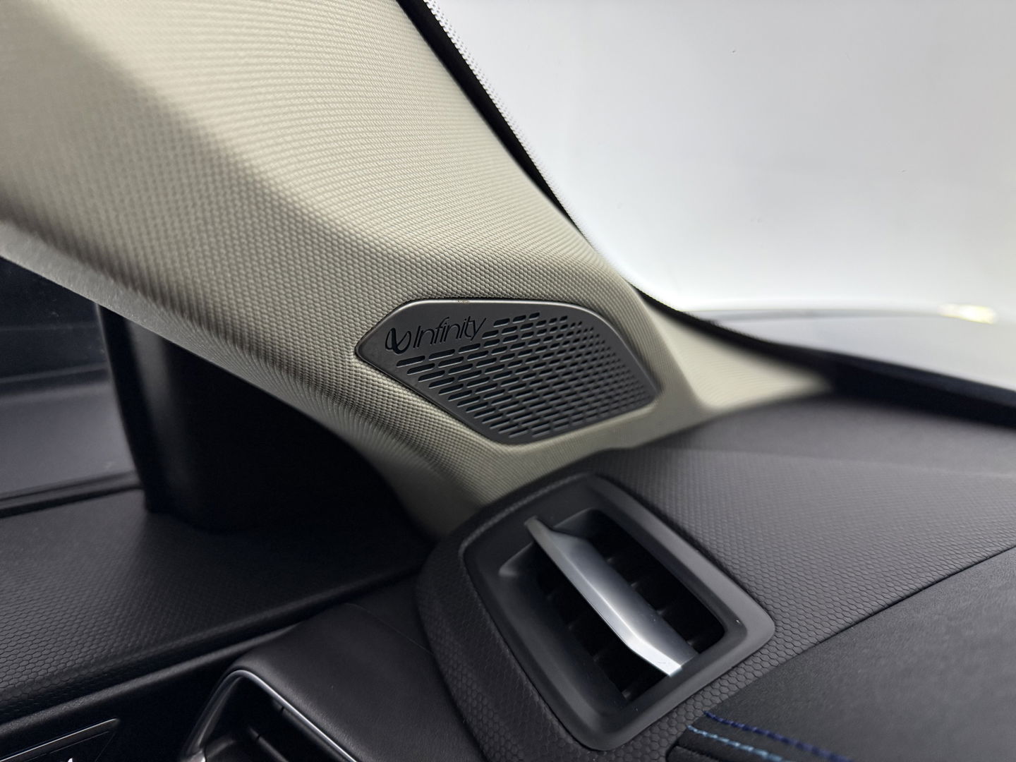 Lynk Co 01 1.5 | Pano | Memory | 360° | Virtual | Sfeerverl. | Keyless | Carplay | Adaptive Cruise