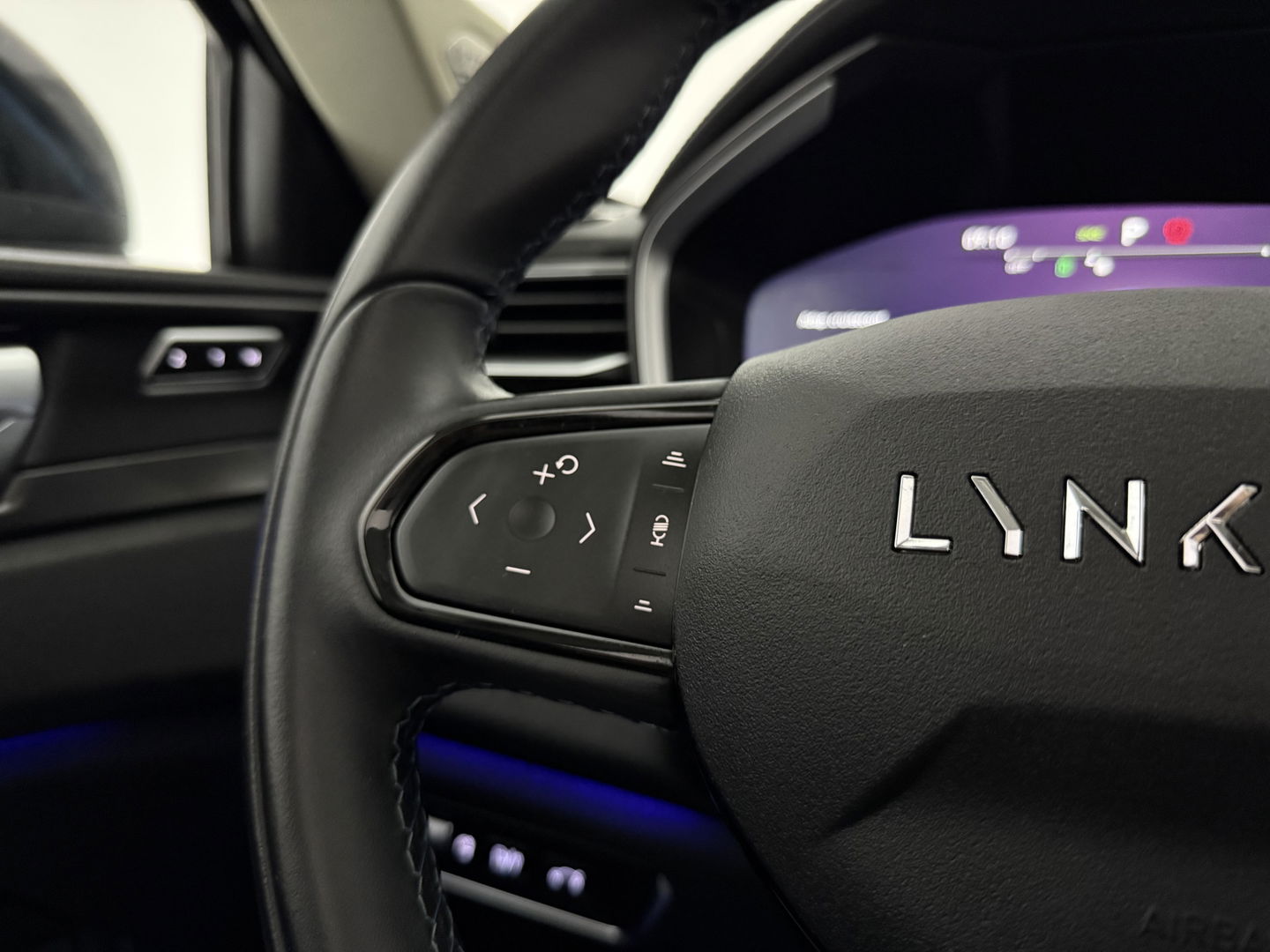 Lynk Co 01 1.5 | Pano | Memory | 360° | Virtual | Sfeerverl. | Keyless | Carplay | Adaptive Cruise