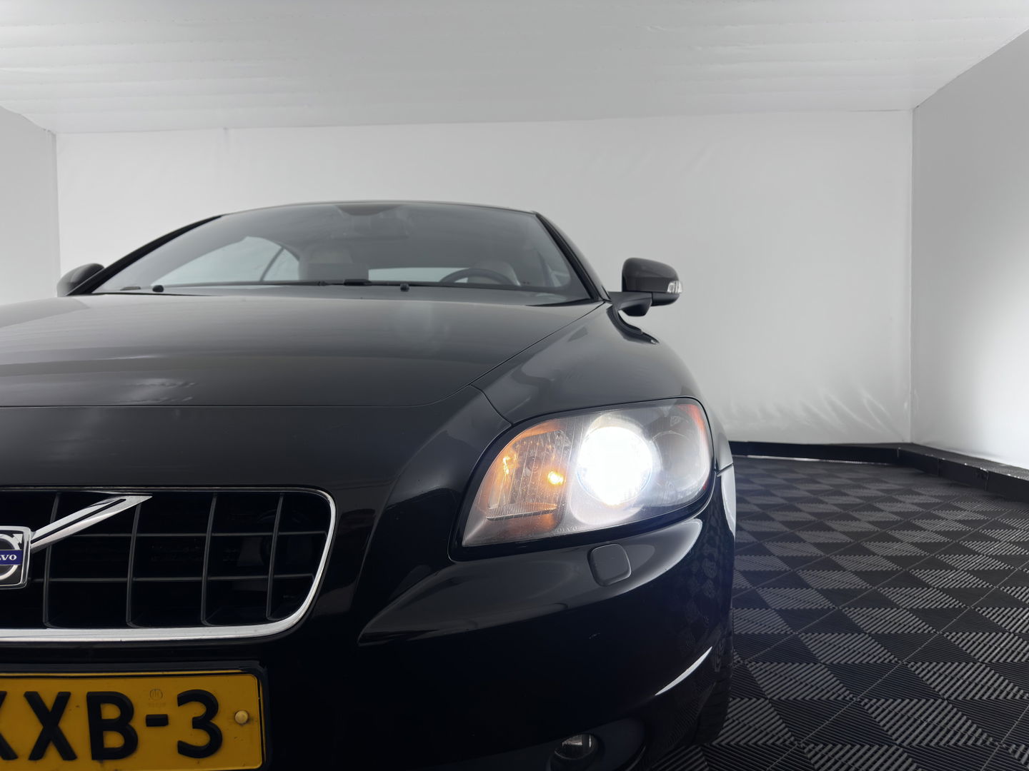 Volvo C70 Convertible 2.0D Momentum Aut. *LUXURY-LEATHER | XENON-PLUS | NAVI-FULLMAP | MEMORY-PACK | HEATED-COMFORTSEATS | ECC | KEYLESS | PDC | CRUISE | 18''ALU*