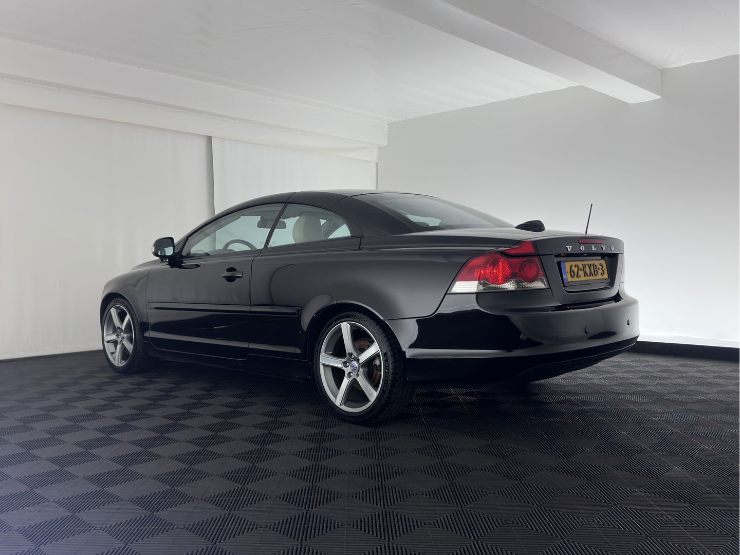 Volvo C70 Convertible 2.0D Momentum Aut. *LUXURY-LEATHER | XENON-PLUS | NAVI-FULLMAP | MEMORY-PACK | HEATED-COMFORTSEATS | ECC | KEYLESS | PDC | CRUISE | 18''ALU*