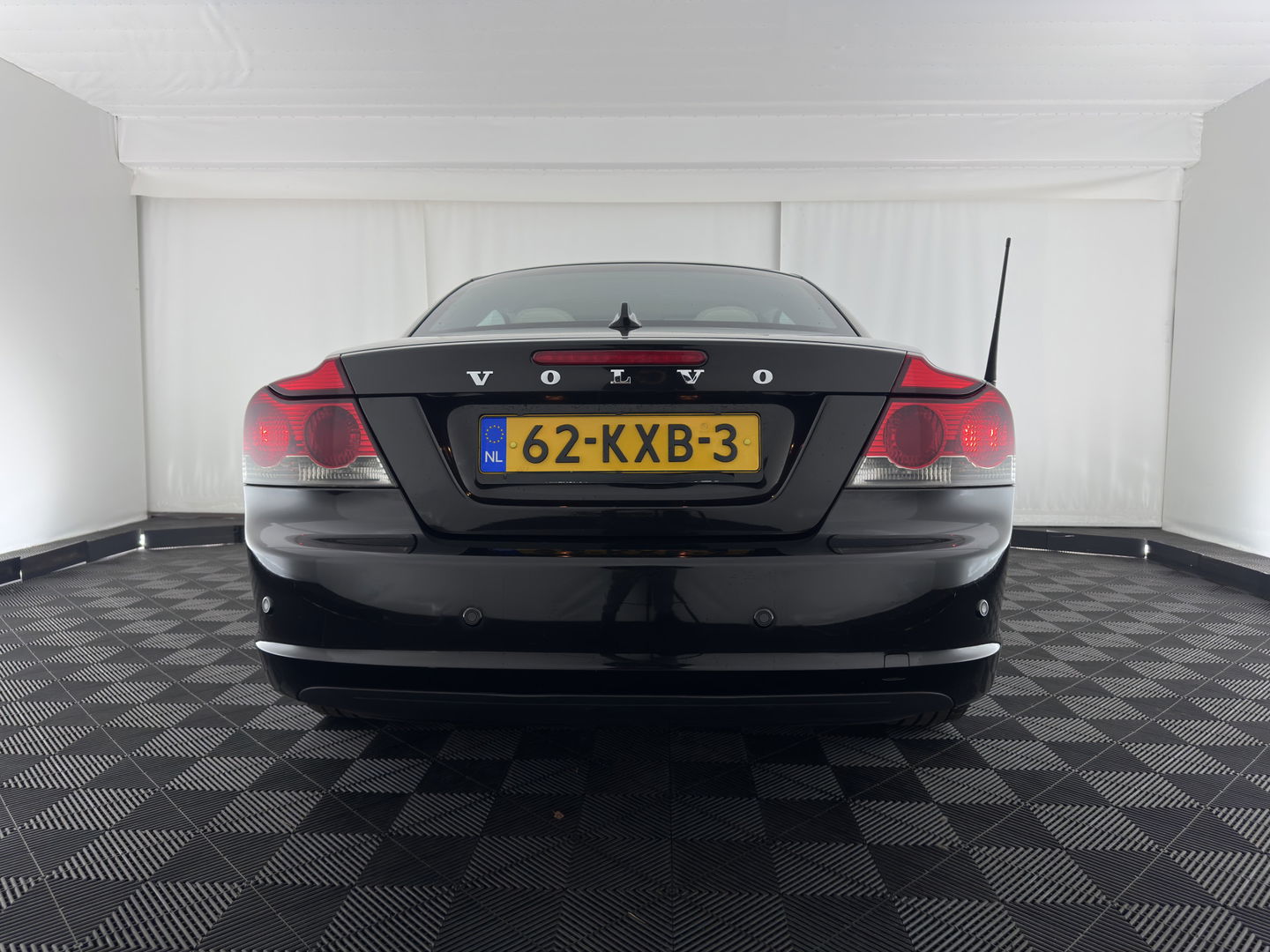 Volvo C70 Convertible 2.0D Momentum Aut. *LUXURY-LEATHER | XENON-PLUS | NAVI-FULLMAP | MEMORY-PACK | HEATED-COMFORTSEATS | ECC | KEYLESS | PDC | CRUISE | 18''ALU*