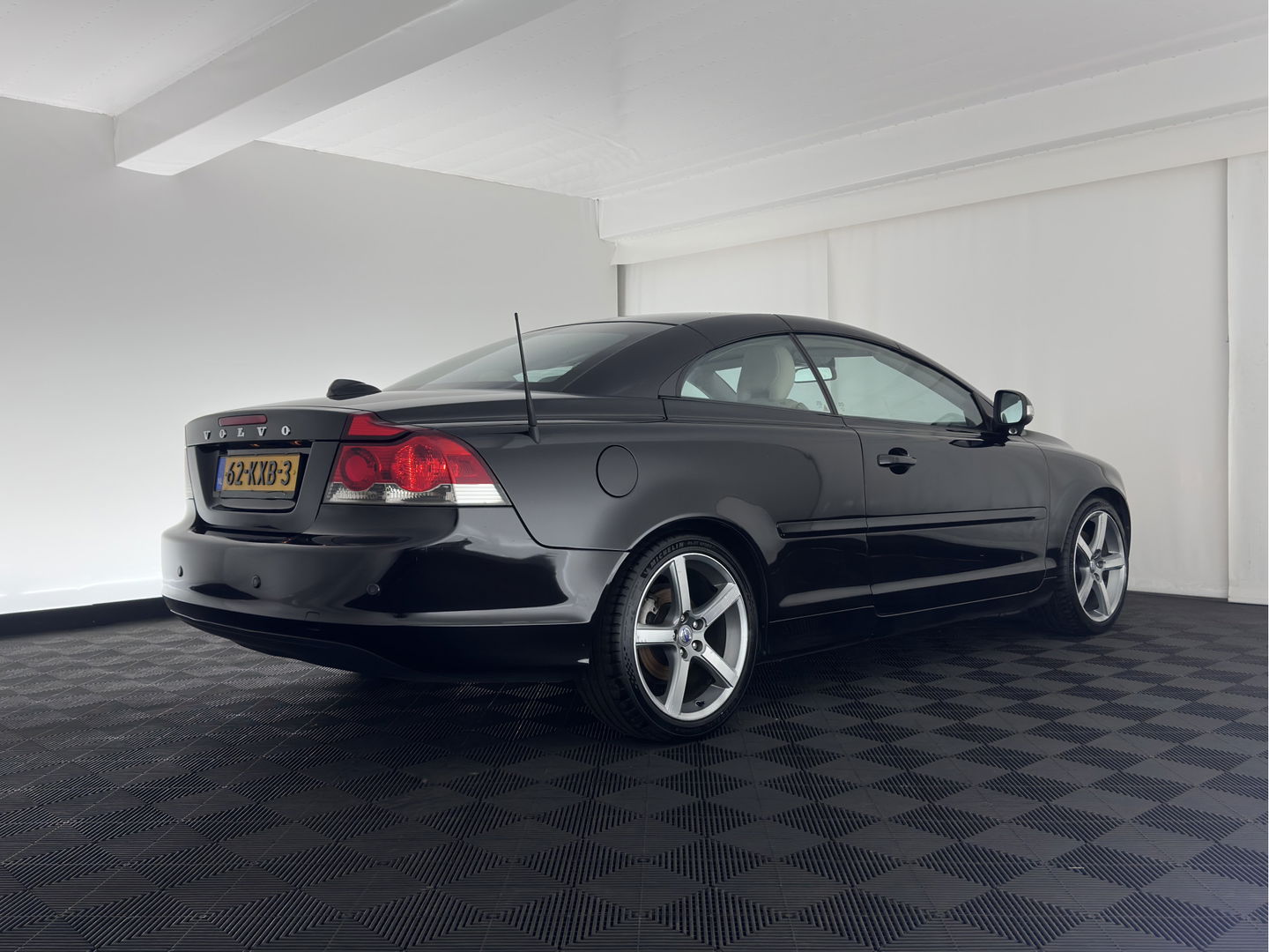 Volvo C70 Convertible 2.0D Momentum Aut. *LUXURY-LEATHER | XENON-PLUS | NAVI-FULLMAP | MEMORY-PACK | HEATED-COMFORTSEATS | ECC | KEYLESS | PDC | CRUISE | 18''ALU*