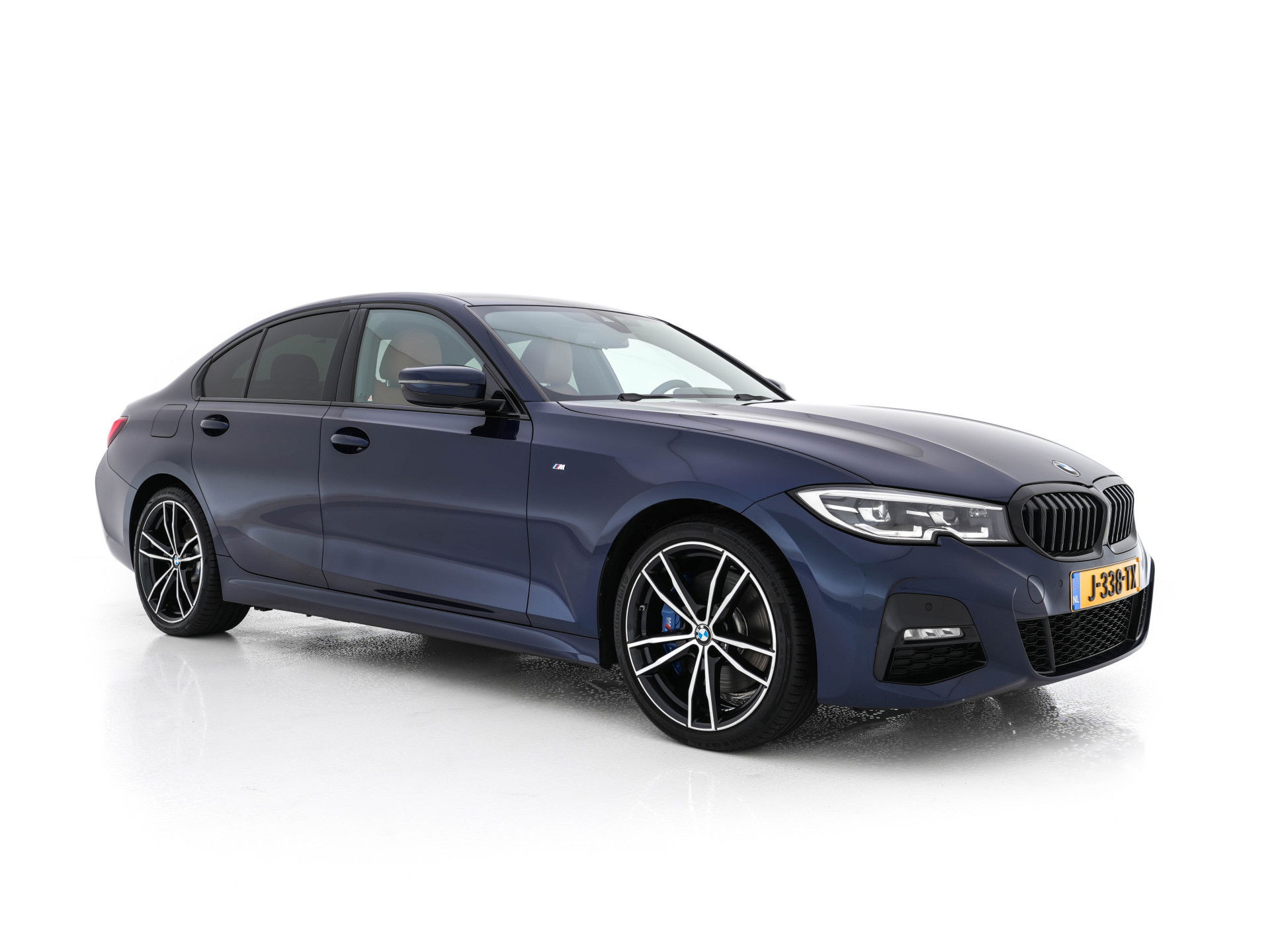 BMW 3-serie 330e eDrive M-Sportpack Edition Plug-In (INCL-BTW) *LUXURY-LEATHER | FULL-LED | HEATED-SPORTSEATS | DIGI-COCKPIT | HIFI-SOUND | NAVI-FULLMAP | AMBIENT-LIGHT | PRIVACY-GLASS | SHIFT-PADDLES | KEYLESS | DAB | ECC | PDC | CARPLAY | ..