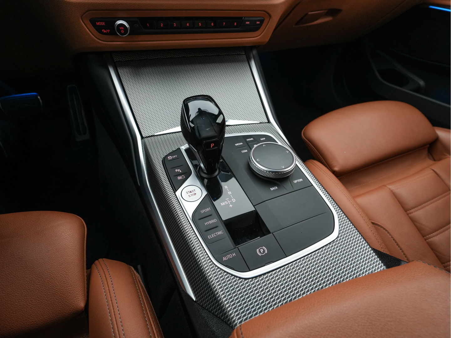 BMW 3-serie 330e eDrive M-Sportpack Edition Plug-In (INCL-BTW) *LUXURY-LEATHER | FULL-LED | HEATED-SPORTSEATS | DIGI-COCKPIT | HIFI-SOUND | NAVI-FULLMAP | AMBIENT-LIGHT | PRIVACY-GLASS | SHIFT-PADDLES | KEYLESS | DAB | ECC | PDC | CARPLAY | ..