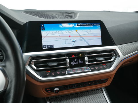 BMW 3-serie 330e eDrive M-Sportpack Edition Plug-In (INCL-BTW) *LUXURY-LEATHER | FULL-LED | HEATED-SPORTSEATS | DIGI-COCKPIT | HIFI-SOUND | NAVI-FULLMAP | AMBIENT-LIGHT | PRIVACY-GLASS | SHIFT-PADDLES | KEYLESS | DAB | ECC | PDC | CARPLAY | ..