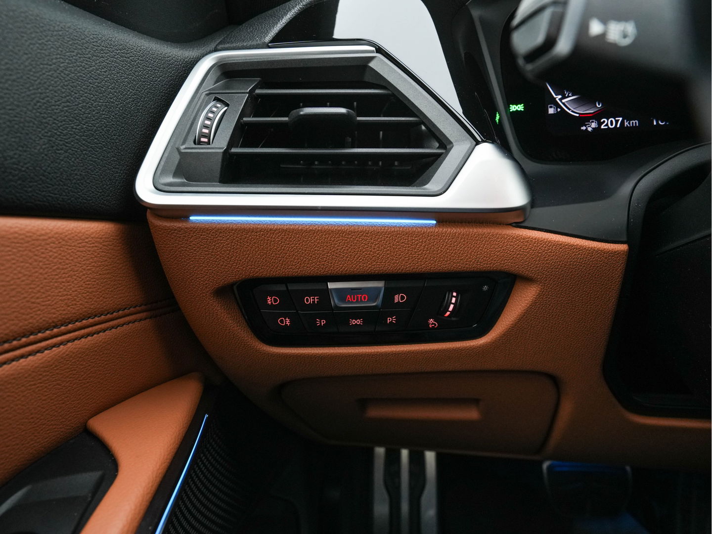 BMW 3-serie 330e eDrive M-Sportpack Edition Plug-In (INCL-BTW) *LUXURY-LEATHER | FULL-LED | HEATED-SPORTSEATS | DIGI-COCKPIT | HIFI-SOUND | NAVI-FULLMAP | AMBIENT-LIGHT | PRIVACY-GLASS | SHIFT-PADDLES | KEYLESS | DAB | ECC | PDC | CARPLAY | ..