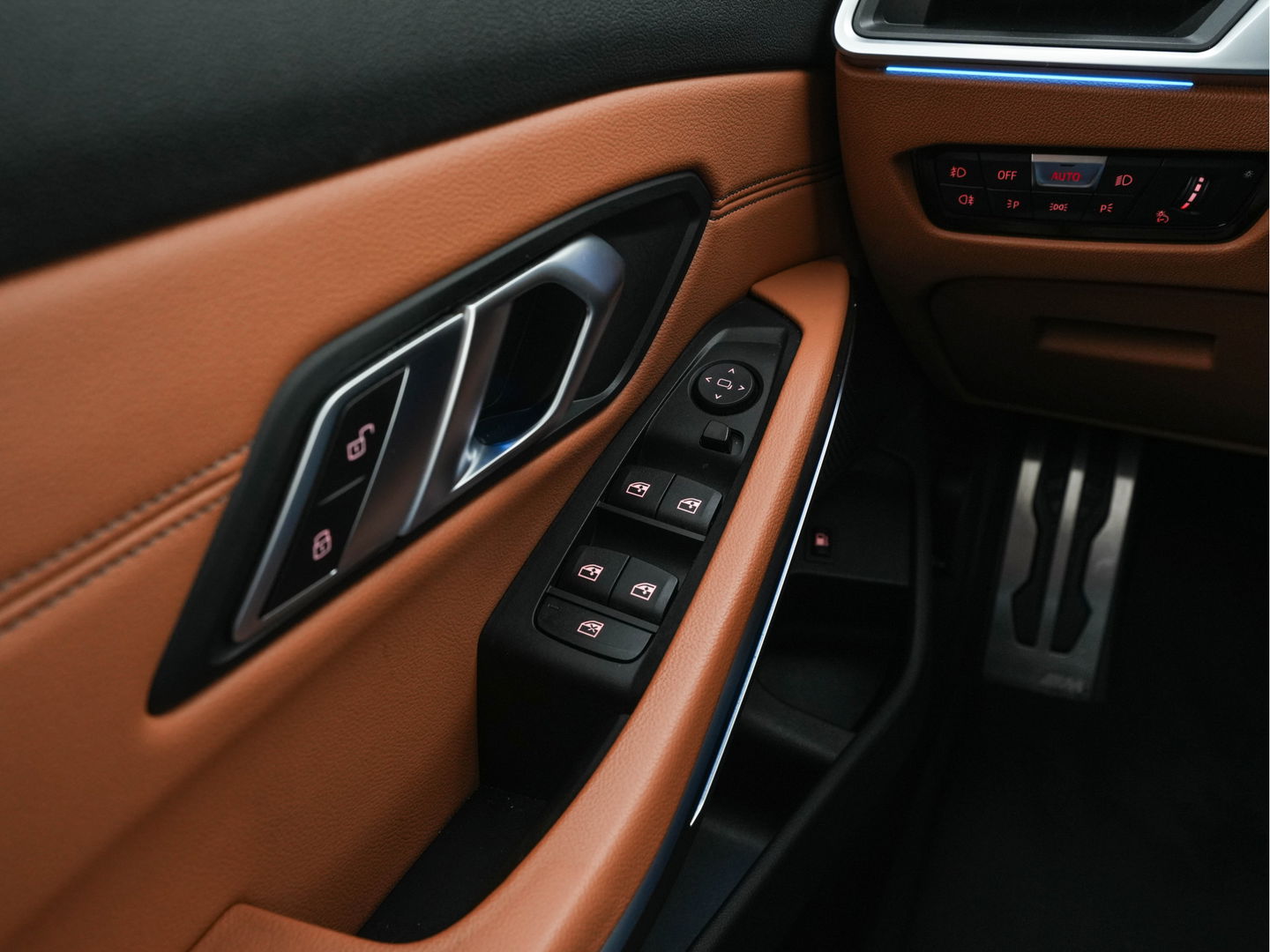 BMW 3-serie 330e eDrive M-Sportpack Edition Plug-In (INCL-BTW) *LUXURY-LEATHER | FULL-LED | HEATED-SPORTSEATS | DIGI-COCKPIT | HIFI-SOUND | NAVI-FULLMAP | AMBIENT-LIGHT | PRIVACY-GLASS | SHIFT-PADDLES | KEYLESS | DAB | ECC | PDC | CARPLAY | ..