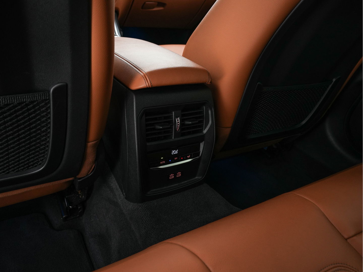 BMW 3-serie 330e eDrive M-Sportpack Edition Plug-In (INCL-BTW) *LUXURY-LEATHER | FULL-LED | HEATED-SPORTSEATS | DIGI-COCKPIT | HIFI-SOUND | NAVI-FULLMAP | AMBIENT-LIGHT | PRIVACY-GLASS | SHIFT-PADDLES | KEYLESS | DAB | ECC | PDC | CARPLAY | ..