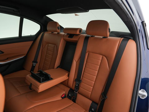 BMW 3-serie 330e eDrive M-Sportpack Edition Plug-In (INCL-BTW) *LUXURY-LEATHER | FULL-LED | HEATED-SPORTSEATS | DIGI-COCKPIT | HIFI-SOUND | NAVI-FULLMAP | AMBIENT-LIGHT | PRIVACY-GLASS | SHIFT-PADDLES | KEYLESS | DAB | ECC | PDC | CARPLAY | ..