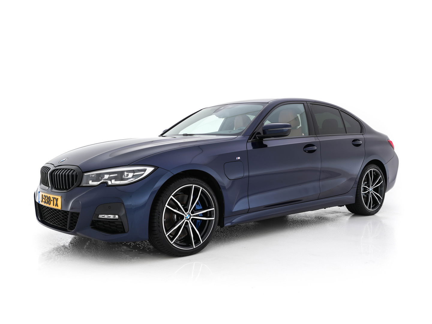 BMW 3-serie 330e eDrive M-Sportpack Edition Plug-In (INCL-BTW) *LUXURY-LEATHER | FULL-LED | HEATED-SPORTSEATS | DIGI-COCKPIT | HIFI-SOUND | NAVI-FULLMAP | AMBIENT-LIGHT | PRIVACY-GLASS | SHIFT-PADDLES | KEYLESS | DAB | ECC | PDC | CARPLAY | ..
