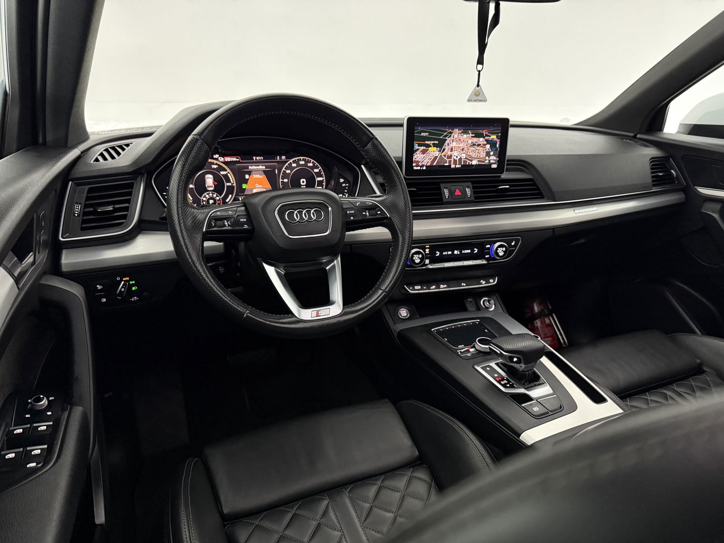 Audi Q5 55 TFSI e Quattro S-line | Luchtvering | Pano | Virtual | Carplay | Trekh. | Keyless | Stoelverw. | Schakelflippers