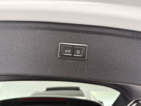 Audi Q5 55 TFSI e Quattro S-line | Luchtvering | Pano | Virtual | Carplay | Trekh. | Keyless | Stoelverw. | Schakelflippers