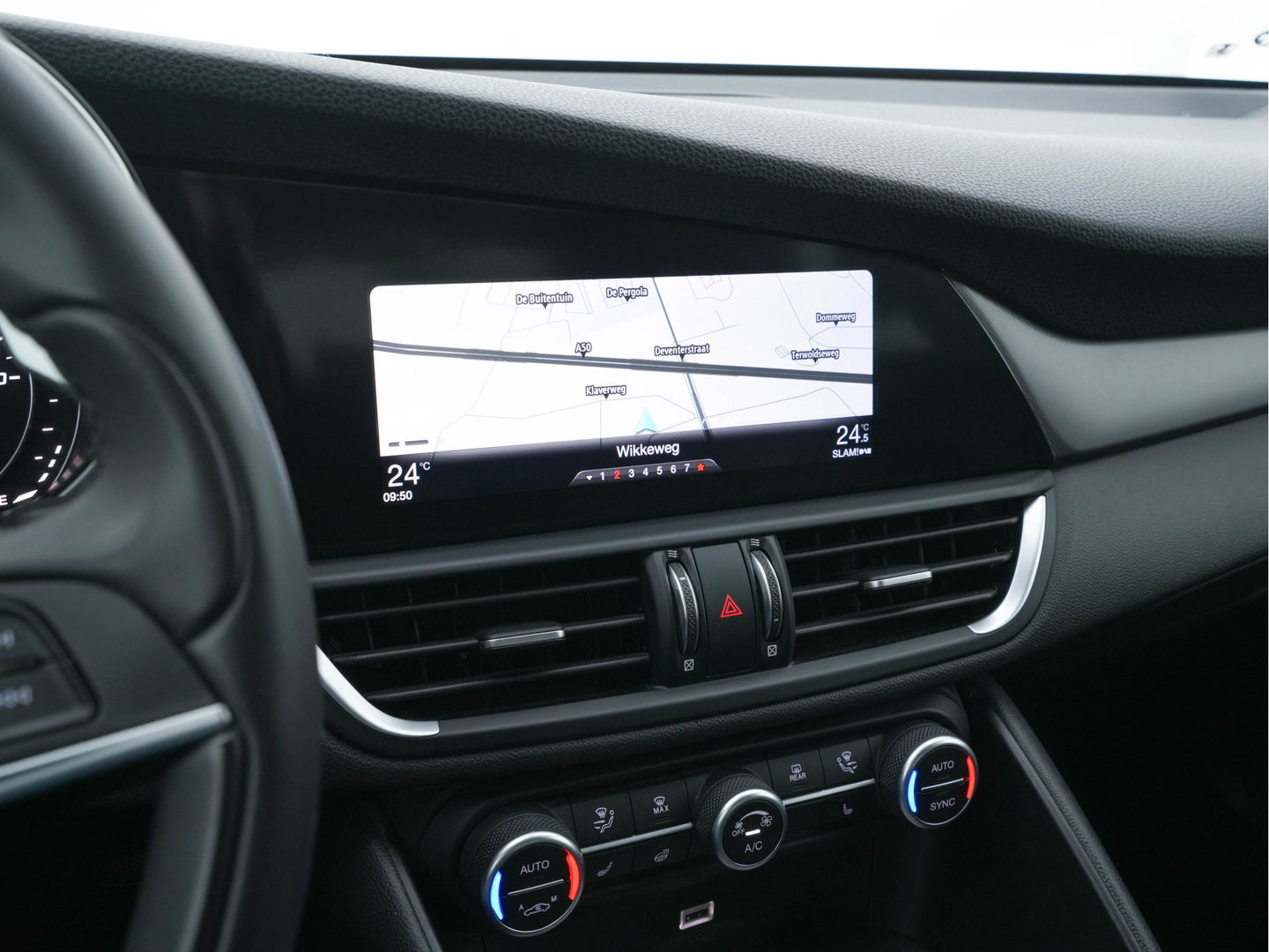 Alfa Romeo Giulia 2.0T B-Tech (INCL-BTW) Aut. *LUXURY-LEATHER | XENON | ADAPTIVE-CRUISE | MEMORY-PACK | HEATED-SPORTSEATS | KEYLESS | CAMERA | NAVI-FULLMAP | DAB+ | SHIFT-PADDLES | PRIVACY-GLASS | ECC | 18"ALU*