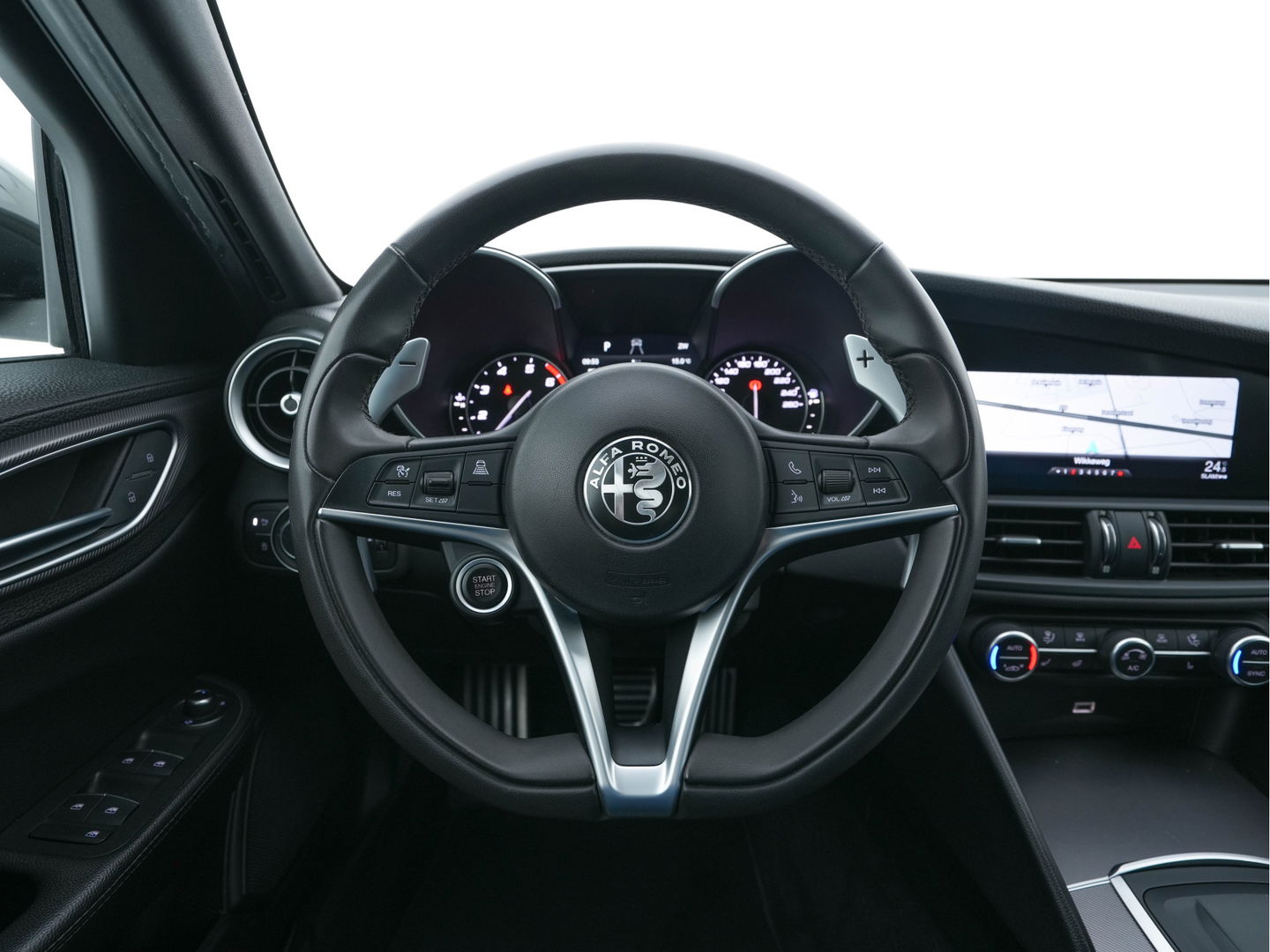 Alfa Romeo Giulia 2.0T B-Tech (INCL-BTW) Aut. *LUXURY-LEATHER | XENON | ADAPTIVE-CRUISE | MEMORY-PACK | HEATED-SPORTSEATS | KEYLESS | CAMERA | NAVI-FULLMAP | DAB+ | SHIFT-PADDLES | PRIVACY-GLASS | ECC | 18"ALU*