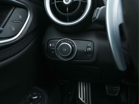 Alfa Romeo Giulia 2.0T B-Tech (INCL-BTW) Aut. *LUXURY-LEATHER | XENON | ADAPTIVE-CRUISE | MEMORY-PACK | HEATED-SPORTSEATS | KEYLESS | CAMERA | NAVI-FULLMAP | DAB+ | SHIFT-PADDLES | PRIVACY-GLASS | ECC | 18"ALU*