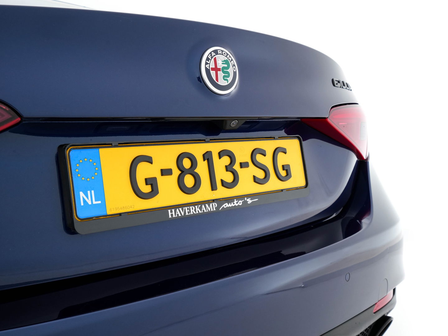 Alfa Romeo Giulia 2.0T B-Tech (INCL-BTW) Aut. *LUXURY-LEATHER | XENON | ADAPTIVE-CRUISE | MEMORY-PACK | HEATED-SPORTSEATS | KEYLESS | CAMERA | NAVI-FULLMAP | DAB+ | SHIFT-PADDLES | PRIVACY-GLASS | ECC | 18"ALU*