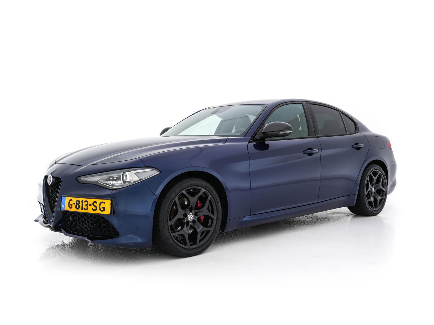 Alfa Romeo Giulia 2.0T B-Tech (INCL-BTW) Aut. *LUXURY-LEATHER | XENON | ADAPTIVE-CRUISE | MEMORY-PACK | HEATED-SPORTSEATS | KEYLESS | CAMERA | NAVI-FULLMAP | DAB+ | SHIFT-PADDLES | PRIVACY-GLASS | ECC | 18"ALU*
